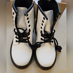 Dr. Martens Kids 1460 J White Romario, US Size 1